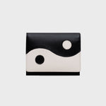 Cargue la imagen en el visor de la galería, BILLETERA B LUCKY YIN YANG HUESO NEGRO