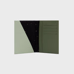 Cargue la imagen en el visor de la galería, PORTAPASAPORTE LUCKY CLOVER VERDE