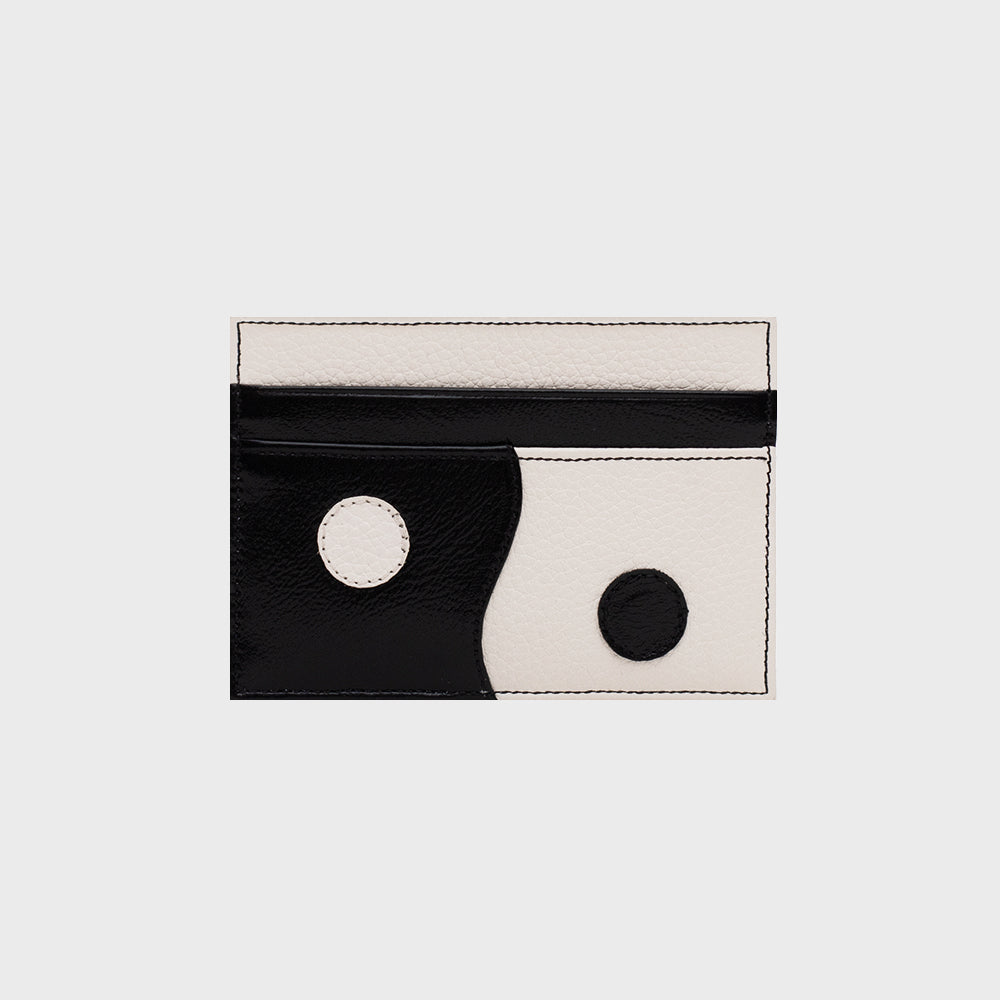 PORTAPASAPORTE LUCKY YIN YANG HUESO NEGRO