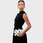 Cargue la imagen en el visor de la galería, CLUTCH PILLBOX 101 DALMATIANS HUESO