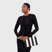 SOBRE AUDREY HUESO NEGRO