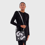 Cargue la imagen en el visor de la galería, SQUARE TOTE BAG ANACONDA NEGRO
