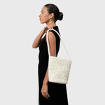 Cargue la imagen en el visor de la galería, JANIA BUCKET BAG HUESO