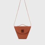 Cargue la imagen en el visor de la galería, LUCILLE FLAP TRAPEZE BAG COBRE