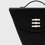 Cargue la imagen en el visor de la galería, LUCILLE FLAP TRAPEZE BAG NEGRO