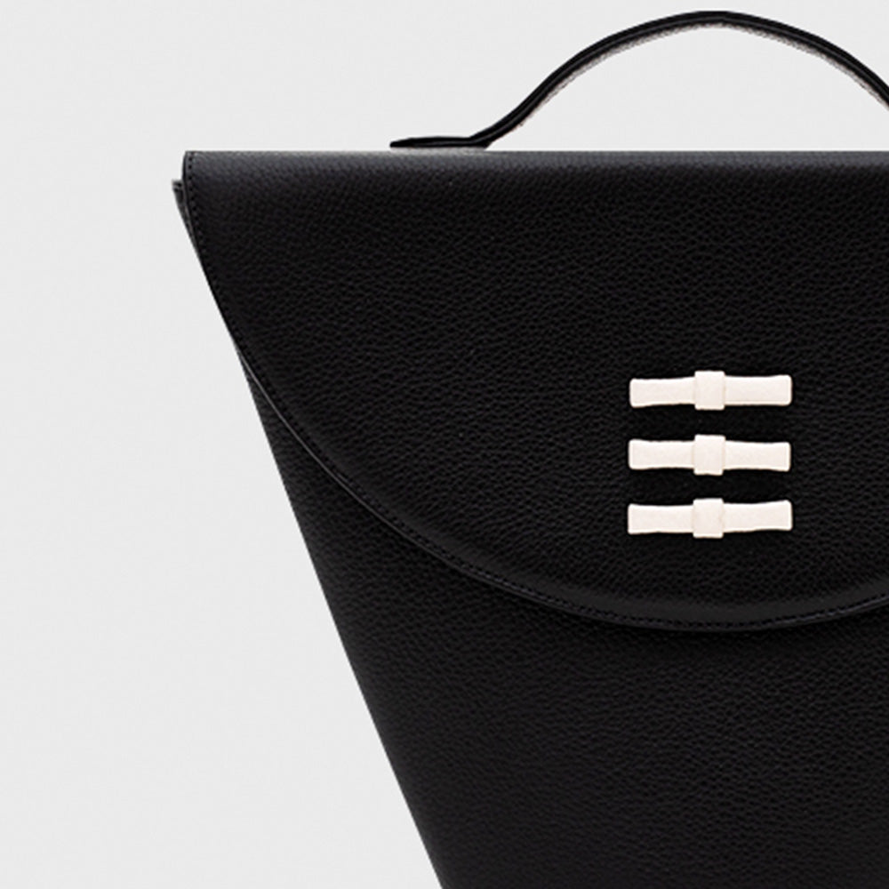 LUCILLE FLAP TRAPEZE BAG NEGRO