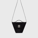 Cargue la imagen en el visor de la galería, LUCILLE FLAP TRAPEZE BAG NEGRO