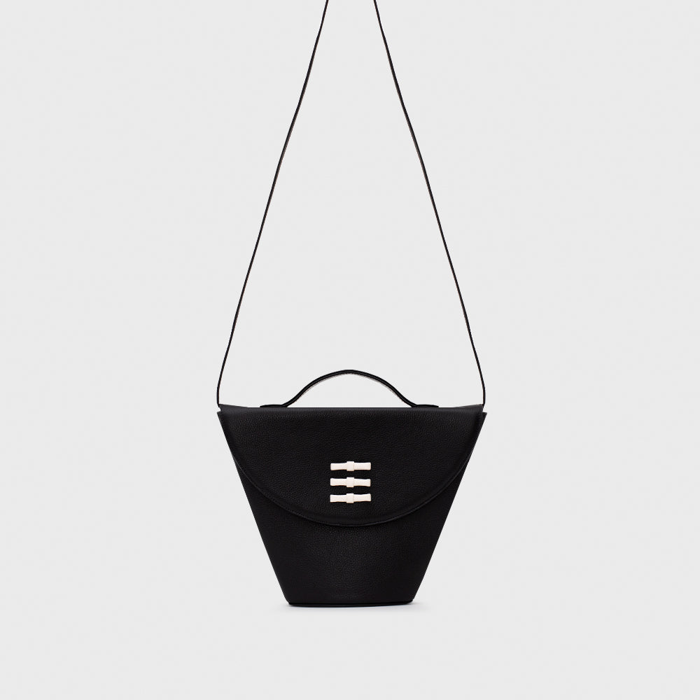 LUCILLE FLAP TRAPEZE BAG NEGRO