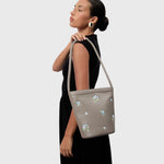 Cargue la imagen en el visor de la galería, BLUEBERRY BUCKET BAG CAFÉ