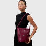 Cargue la imagen en el visor de la galería, STRAWBERRY BUCKET BAG MORA