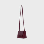 Cargue la imagen en el visor de la galería, NADIRA FLAP HAND BAG BORGOÑA