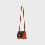 Cargue la imagen en el visor de la galería, NADIRA FLAP HAND BAG COBRE