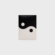 PORTAPASAPORTE LUCKY YIN YANG HUESO NEGRO