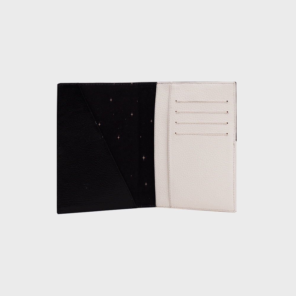 PORTAPASAPORTE LUCKY YIN YANG HUESO NEGRO