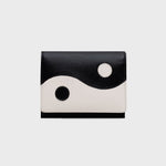 Cargue la imagen en el visor de la galería, BILLETERA B LUCKY YIN YANG HUESO NEGRO - Butrich Perú
