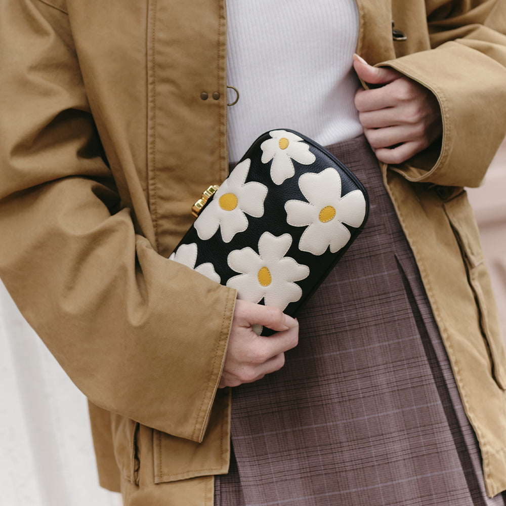 CLUTCH WILDWOOD HEART FLOWERS NEGRO HUESO