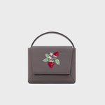 Cargue la imagen en el visor de la galería, FLAP HANDBAG STRAWBERRY SUNDAE MARRÓN - Butrich Perú