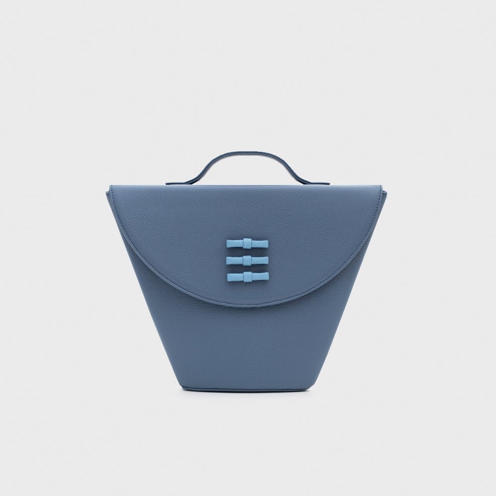 LUCILLE FLAP TRAPEZE BAG AZUL - Butrich Perú