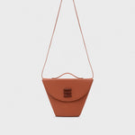 Cargue la imagen en el visor de la galería, LUCILLE FLAP TRAPEZE BAG COBRE - Butrich Perú
