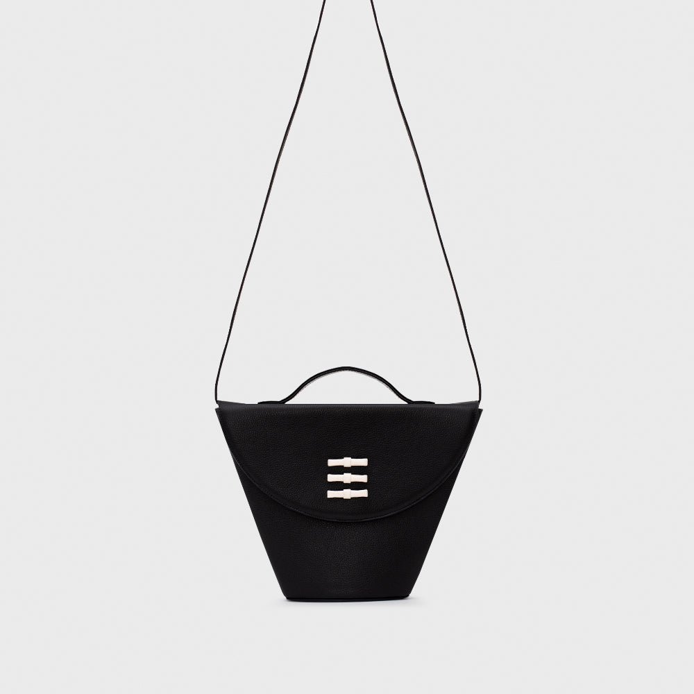 LUCILLE FLAP TRAPEZE BAG NEGRO - Butrich Perú