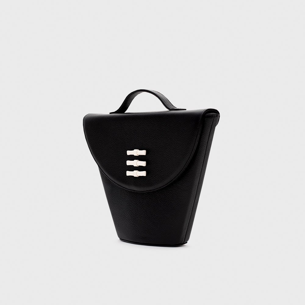LUCILLE FLAP TRAPEZE BAG NEGRO - Butrich Perú