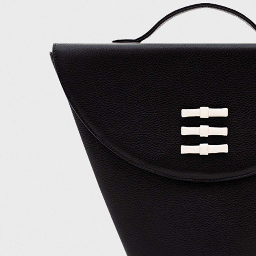 LUCILLE FLAP TRAPEZE BAG NEGRO - Butrich Perú