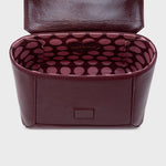 Cargue la imagen en el visor de la galería, NADIRA FLAP HAND BAG BORGOÑA - Butrich Perú
