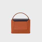 Cargue la imagen en el visor de la galería, NADIRA FLAP HAND BAG COBRE - Butrich Perú