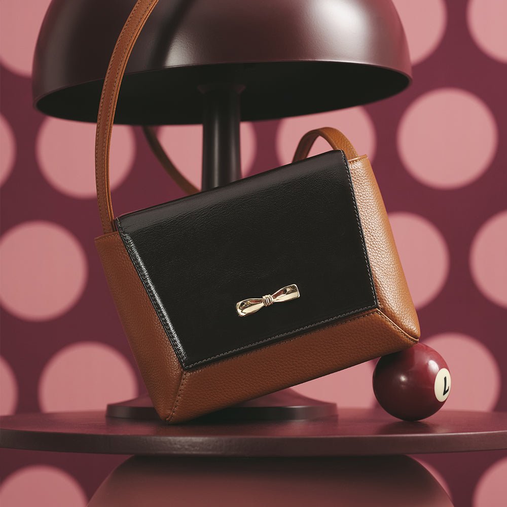 NADIRA FLAP HAND BAG COBRE - Butrich Perú