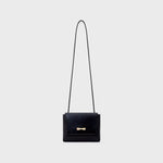 Cargue la imagen en el visor de la galería, NADIRA FLAP HAND BAG NEGRO - Butrich Perú