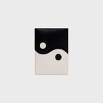 Cargue la imagen en el visor de la galería, PORTAPASAPORTE LUCKY YIN YANG HUESO NEGRO - Butrich Perú