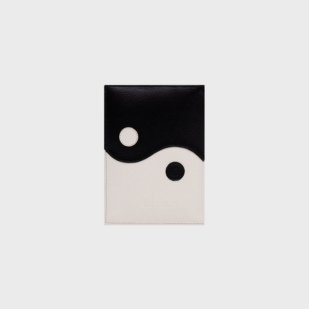 PORTAPASAPORTE LUCKY YIN YANG HUESO NEGRO - Butrich Perú