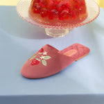 Cargue la imagen en el visor de la galería, SUNDAE STRAWBERRY SLIPPER ROSA OSCURO